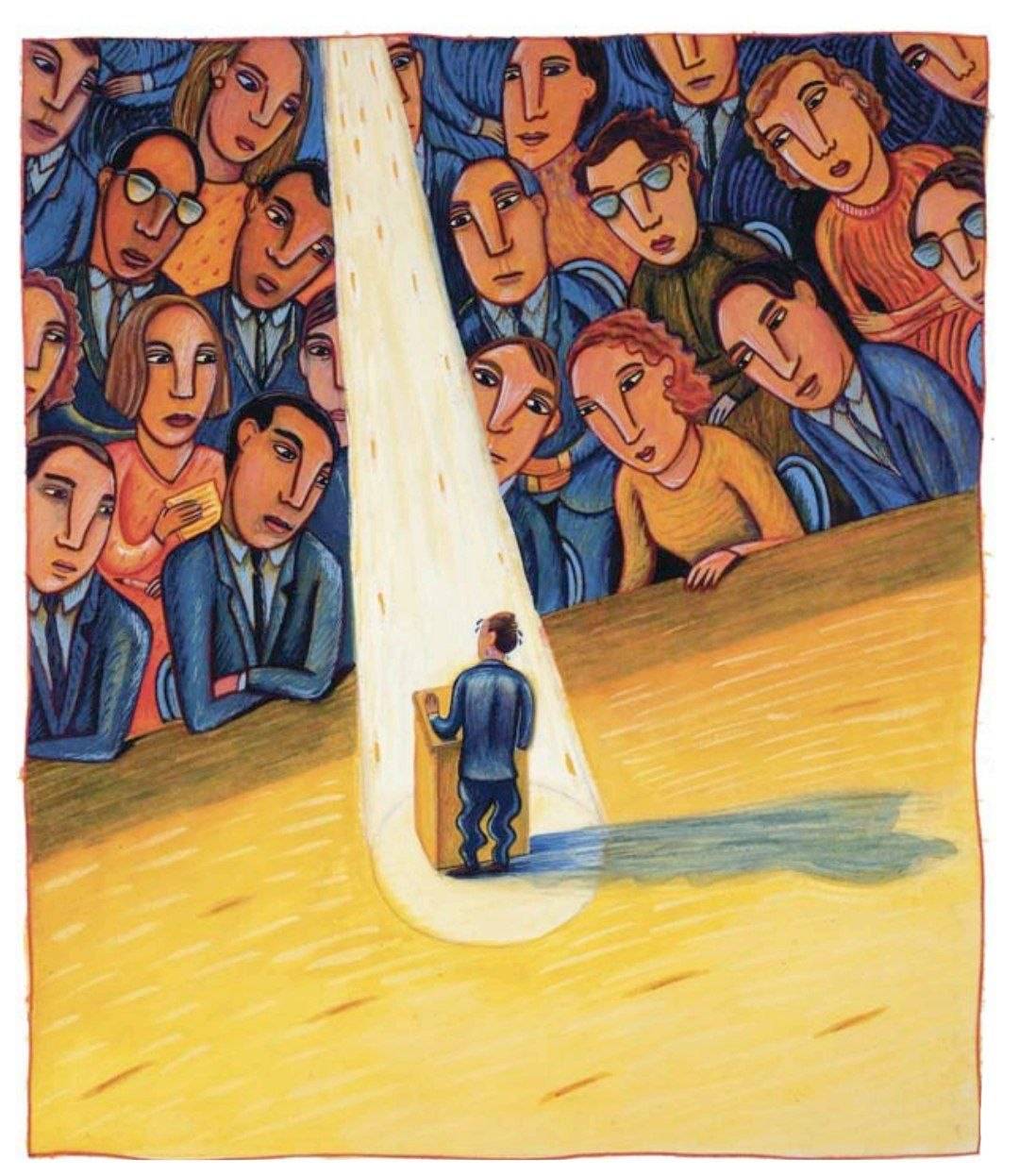 مردی پشت تریبون در فضای آموزشی